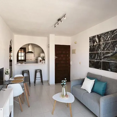 El Paraiso, 1 Bedroom 300m From The Sea *