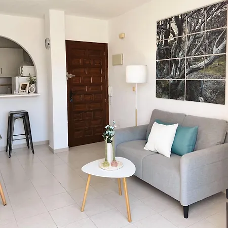 El Paraiso, 1 Bedroom 300m From The Sea *